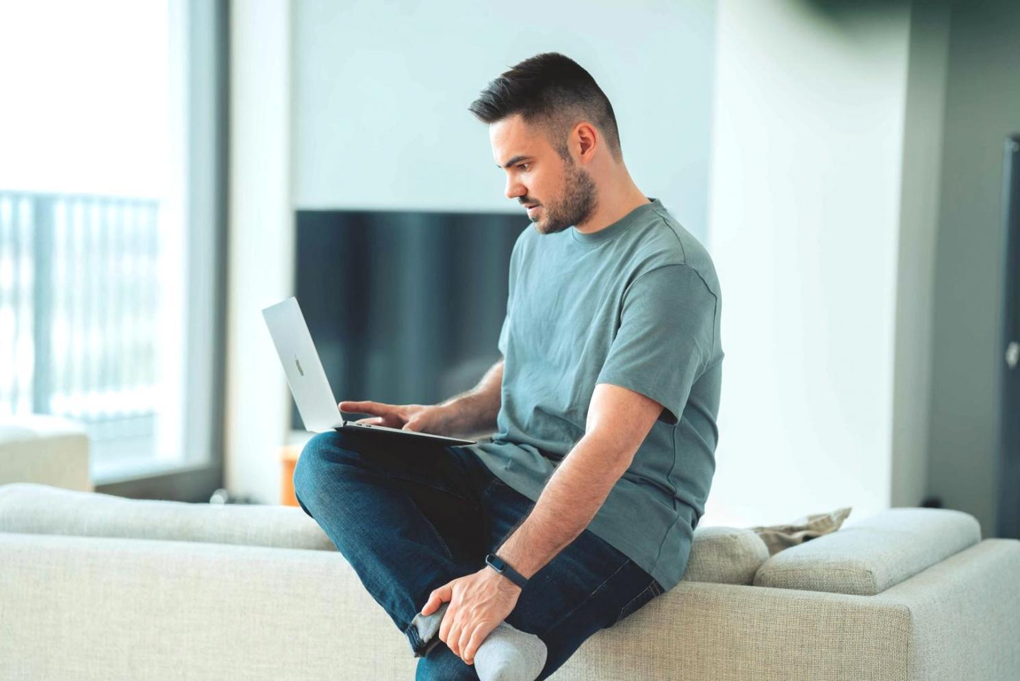 Finanzanalysten arbeiten mit modernen Bewertungsmodellen